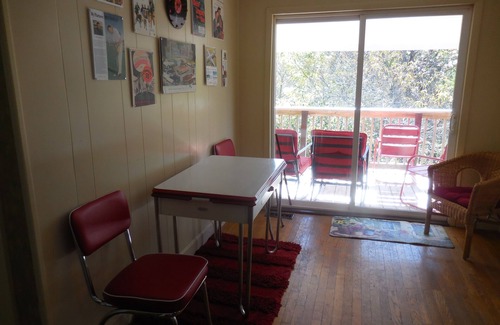 Athens House | BACK TO THE 50'S GUEST HOUSE