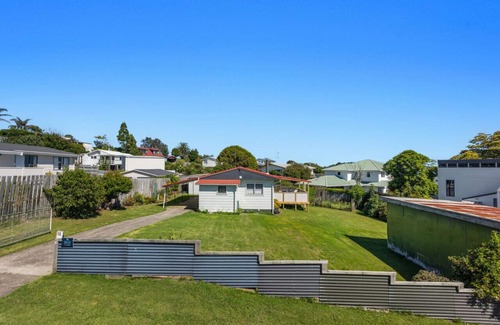 Waiotahi House | Back to the Beach Bach- Whole House- 4 guests- One price