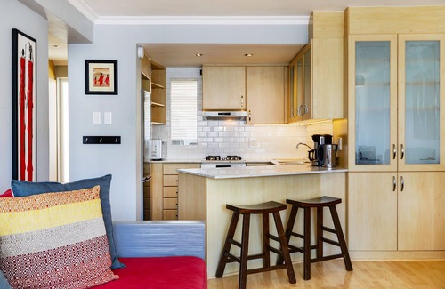 Sea Point Apartment | Backup-Powered Perfect Bantry Bay Sea Views, Fantastic Sea Point location