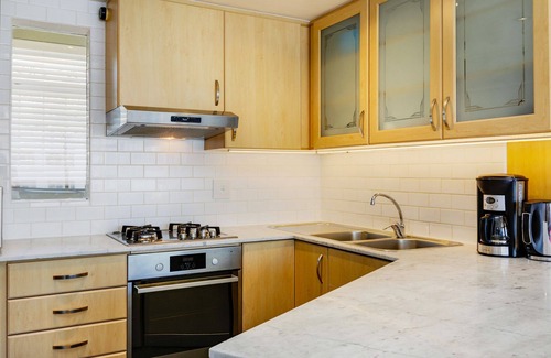 Sea Point Apartment | Backup-Powered Perfect Bantry Bay Sea Views, Fantastic Sea Point location
