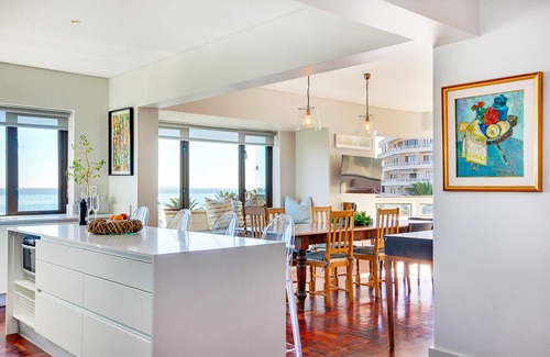 Sea Point Apartment | Backup Powered Stunning Panoramic Ocean View Apartment on the Promenade