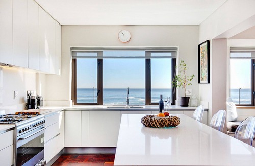 Sea Point Apartment | Backup Powered Stunning Panoramic Ocean View Apartment on the Promenade