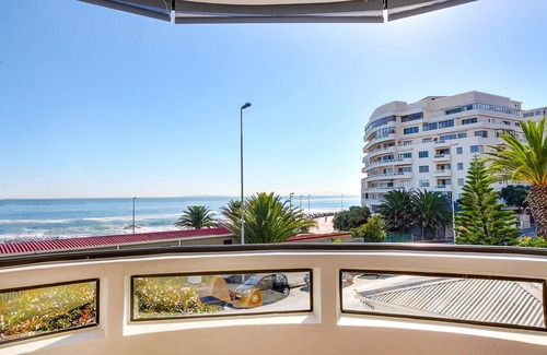 Sea Point Apartment | Backup Powered Stunning Panoramic Ocean View Apartment on the Promenade