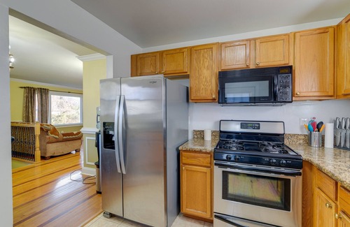 Newington House | Backyard + Deck: Family-Friendly Lorton Home!