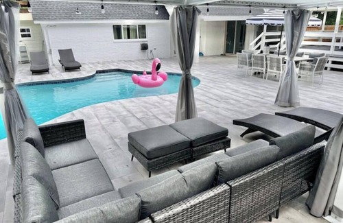 Waller House | Backyard Heaven with Pool, Deck, Cabana, Firepitnn
