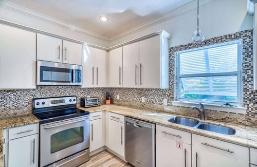 Sugarwood Beach House | Backyard Oasis with Heated Pool. 2 Minutes to Beach. Great for Large Groups.