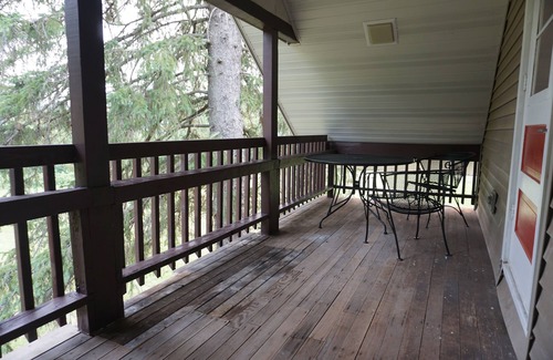 Hayward Cabin | Backyard Trails and Lake Hayward with Canoe!