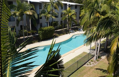 Rainbow Beach Apartment | Baden 80 - Rainbow Shores. Air conditioned Unit - Top Floor - Walk To Beach
