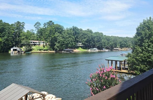 New London House | Badin Lake Retreat w/Dock & Hot Tub!