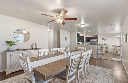 Caldwell House | ⭐Badminton/Volleyball net⭐️100Mbps⭐️3 TVs⭐️15min→Indian Creek Plaza⭐2600ft² ⭐nn