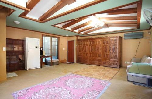 Hamyang House | Baekmu Mountain Villa Red Clay Pension
