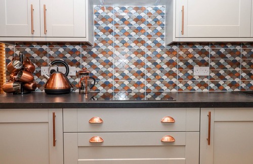 Newton Abbot Cottage | BAGTOR GRANARY, family friendly, with hot tub in Ilsington