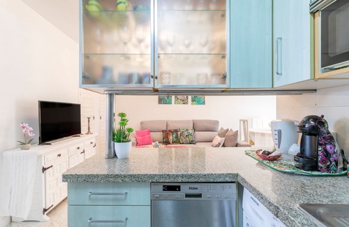 San Juan de Alicante House | BAHAMAS III (SANT JOAN) - Cozy apartment with shared swimming pool and free WiFi