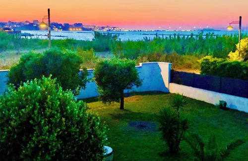 Termoli Villa | Baia dell'Alba - Superb beachfront hacienda in a green setting