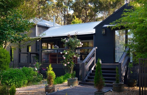 Wheatsheaf House | Bainbridge House Beautiful bush views close to Daylesford