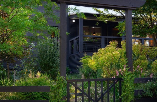 Wheatsheaf House | Bainbridge House Beautiful bush views close to Daylesford