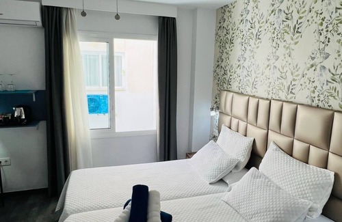 Torremolinos Bed & Breakfast | Bajondillo Beach Cozy Inns