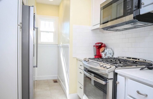 Baker City House | Baker Street Bungalow, Cozy! Near Downtown! Sleeps 4, Local Golfing 50% Offf!