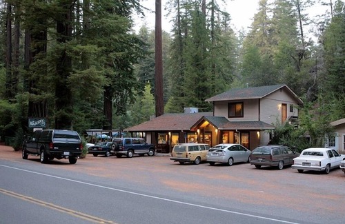 Cazadero Cottage | Bakery Redwood Retreat with Creek Access