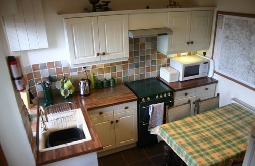 Bakewell Cottage | Bakewell Stone Cottage/Sleeps 4/Log Burning Stove/Parking/2 Bathrooms/WiFi