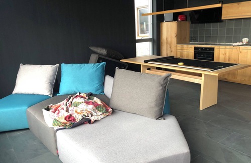 Grenivik House | Bakkabud - modern house with panorama directly by the sea