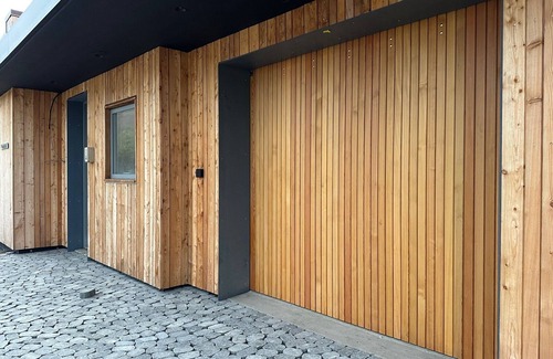 Grenivik House | Bakkabud - modern house with panorama directly by the sea