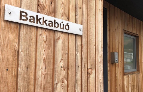 Grenivik House | Bakkabud - modern house with panorama directly by the sea