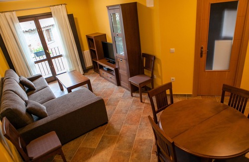 Roda de Isabena House | Balcón de Roda - PLAZA SUR spacious apartments, well equipped, free Wi-Fi