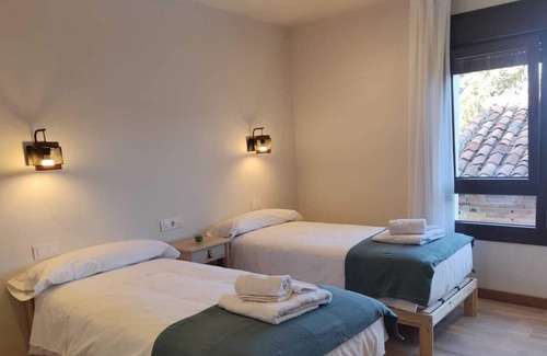Cangas de Onis Apartment | Balcony overlooking the peaks