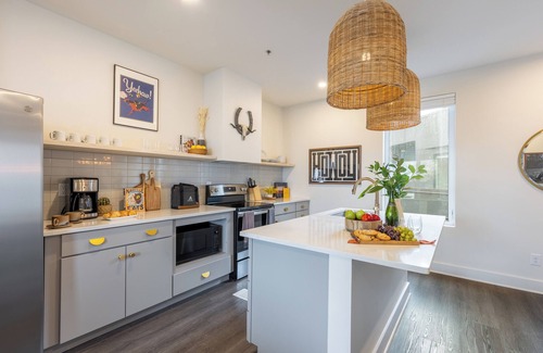 Five Points House | Balcony + Mins to DT | The Outrider 3BR Suite