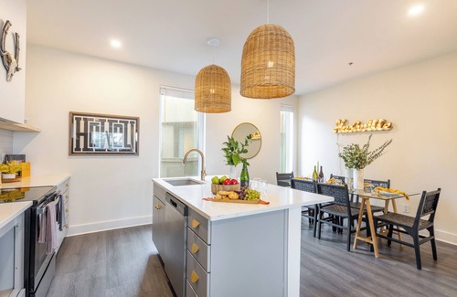 Five Points House | Balcony + Mins to DT | The Outrider 3BR Suite