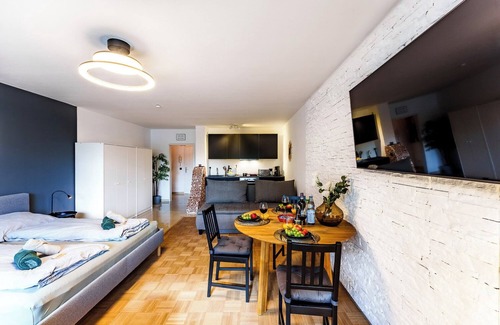 Suedviertel Apartment | Balcony, near Central Station Apartment "Oasis"