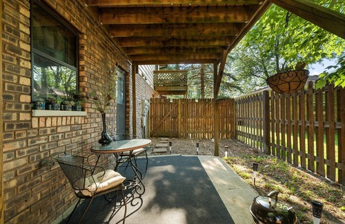 Chesterton House | Balcony/Patio/Separate Fenced Yard + Beach, Park & Downtown+close to Chicago