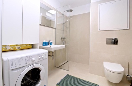Donaustadt Apartment | Balcony/pool/free parking garage Studio