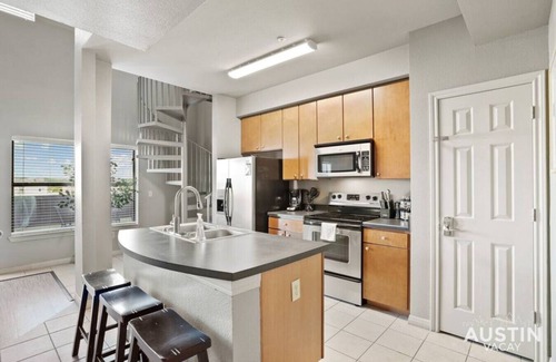 West Campus Apartment | Balcony Skyline View + Spiral Staircase + Near UT!