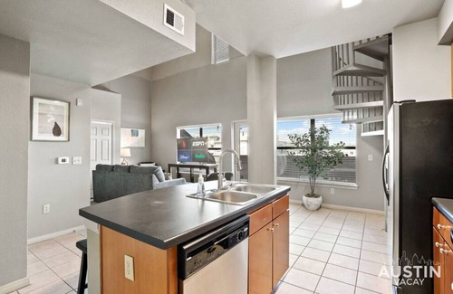 West Campus Apartment | Balcony Skyline View + Spiral Staircase + Near UT!