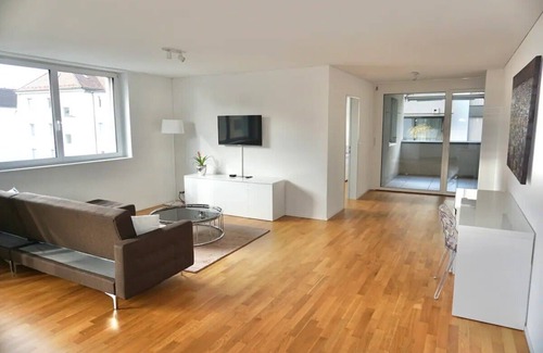 Oerlikon Apartment | Balcony Suite in the City (SH-2.4R)