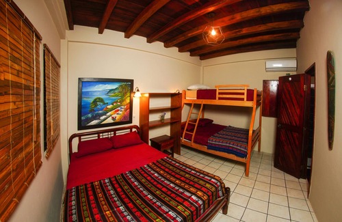 Montanita Bed & Breakfast | Balcony Suite-Pool & Jacuzzi- Beachfront at the Point
