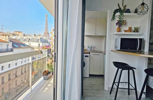 Grenelle Apartment | Balcony view tour eiffel