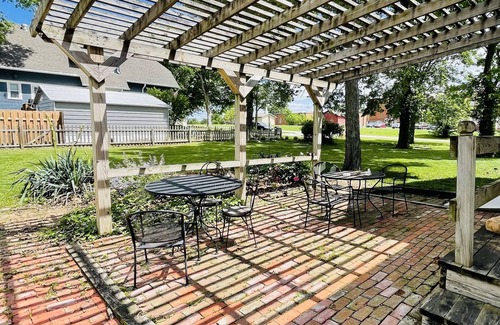 Baldwin City House | Baldwin House with the Peach Floor