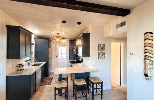 Cocoa Beach Apartment | Bali Bungalow - Downtown Cocoa Beach