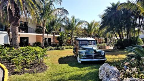 Holmes Beach Hotel | Bali Hai Beachfront Resort and Spa