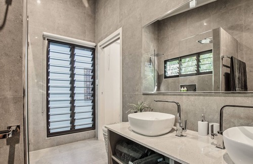 Nightcliff House | Bali inspired hideaway with plunge Pool & separate Villa