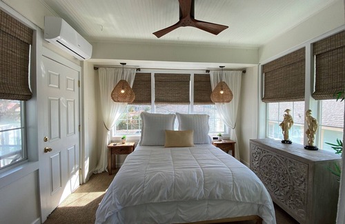 Galveston Bed & Breakfast | Balinese Room @ The AveO! Full Hot Breakfast! 4 Block to Beach! GVR04326