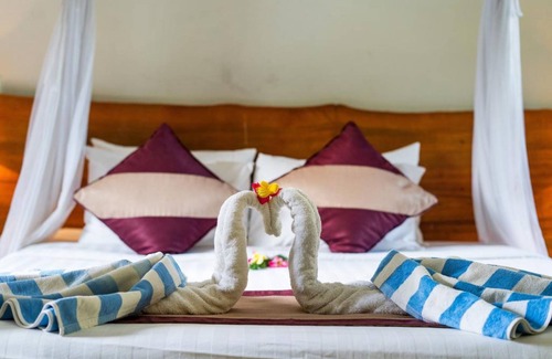 Mushroom Bay House | Balinese Style House with Public Swimming Pool, Close to Mushroom Beach (DLX)