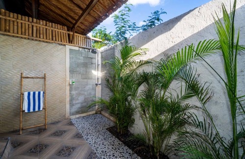 Mushroom Bay House | Balinese Style House with Public Swimming Pool, Close to Mushroom Beach (DLX)