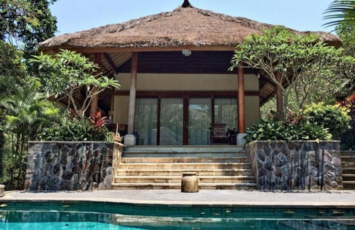 Sukawati House | Balinese Style Superior Room in Sukawati Gianyar, Lush Garden in the Property