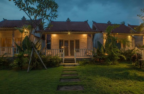 Mushroom Bay Cottage | Balinese Style Wooden Cottage in Nusa Lembongan, Good Location
