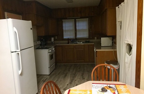 Sardis Cottage | Ball game availability! Sardis lake minutes a way, Safe , Clean, Comfortable