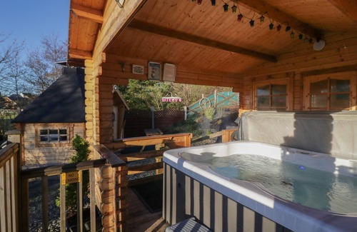 Cleator Moor Cottage | BALLINORIG LODGE, family friendly, with hot tub in Cleator Moor